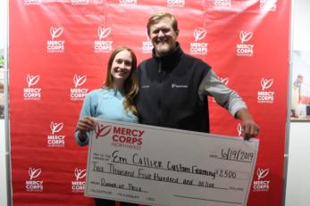 Em collier holding check