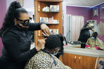 Dakima maria styling a customer's hair