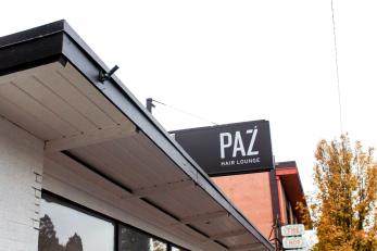 Hair salon sign reads "paz"